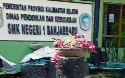 Merias Wajah Taman SMK Negeri 1 Banjarbaru