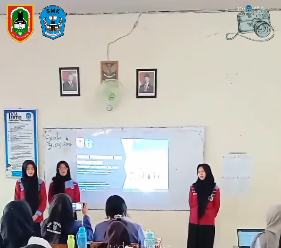 Kegiatan Presentasi Siswa Kelas XII , Tata Boga, OTKP dan DKV hari pertama selepas kegiatan PKL