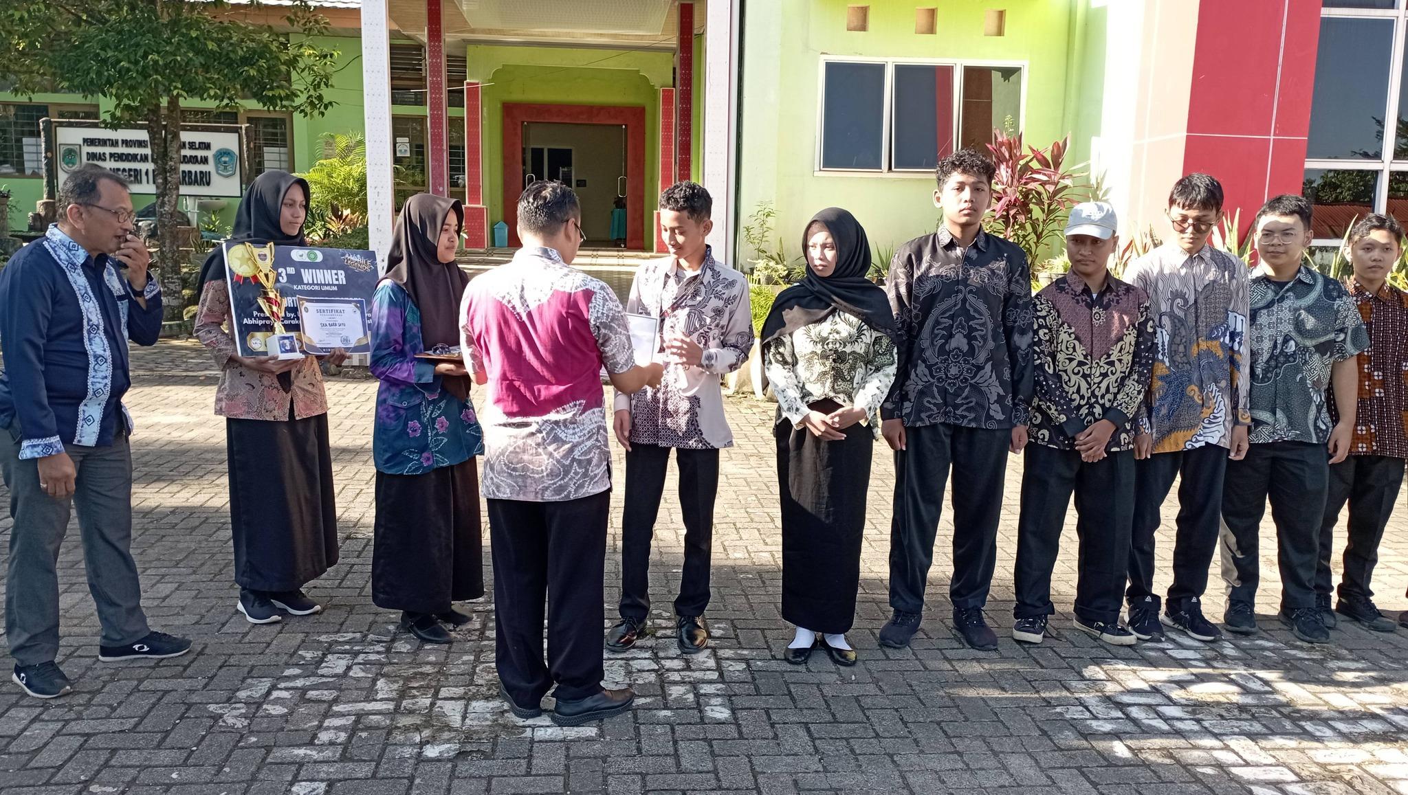 Penyerahan Sertifikat Juara