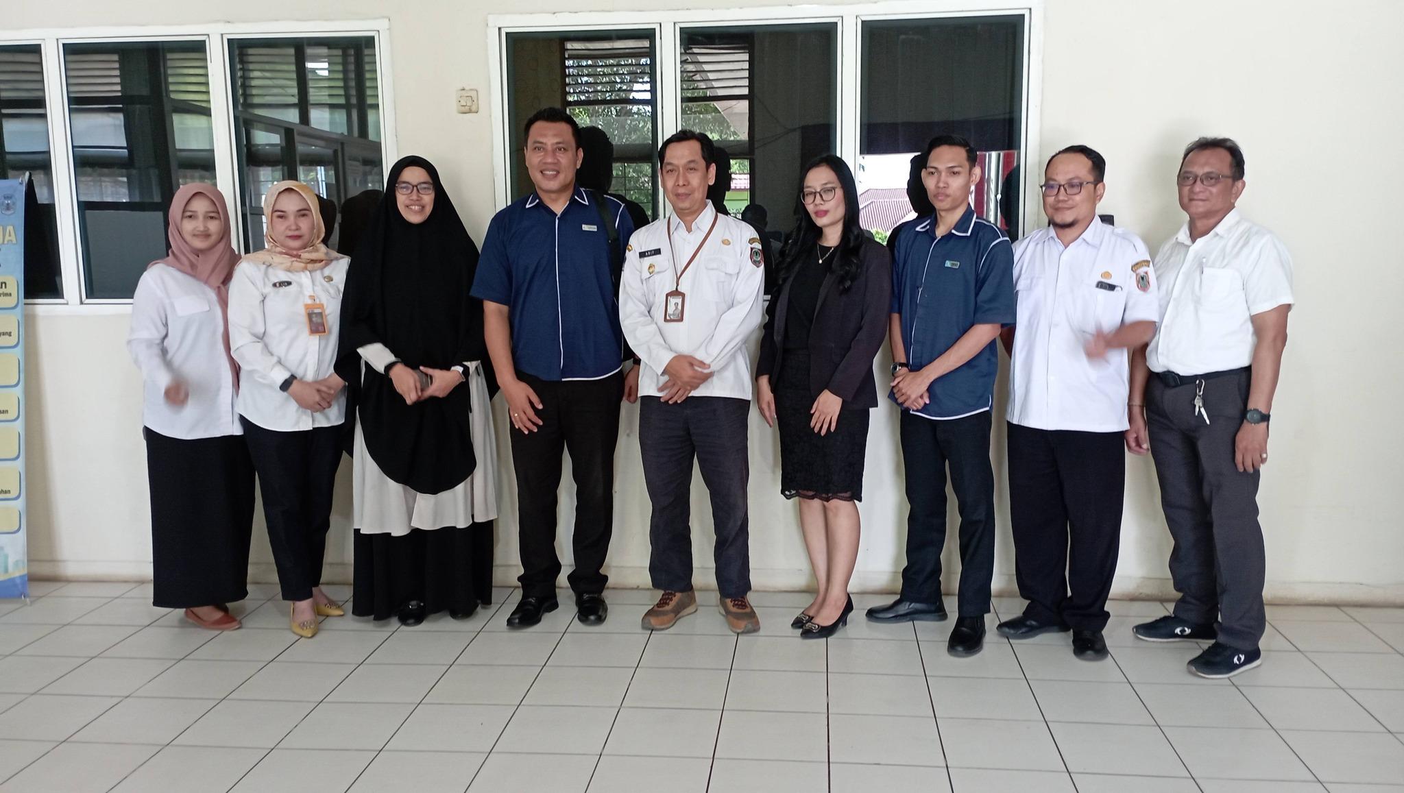 Foto Bersama Manajemen
