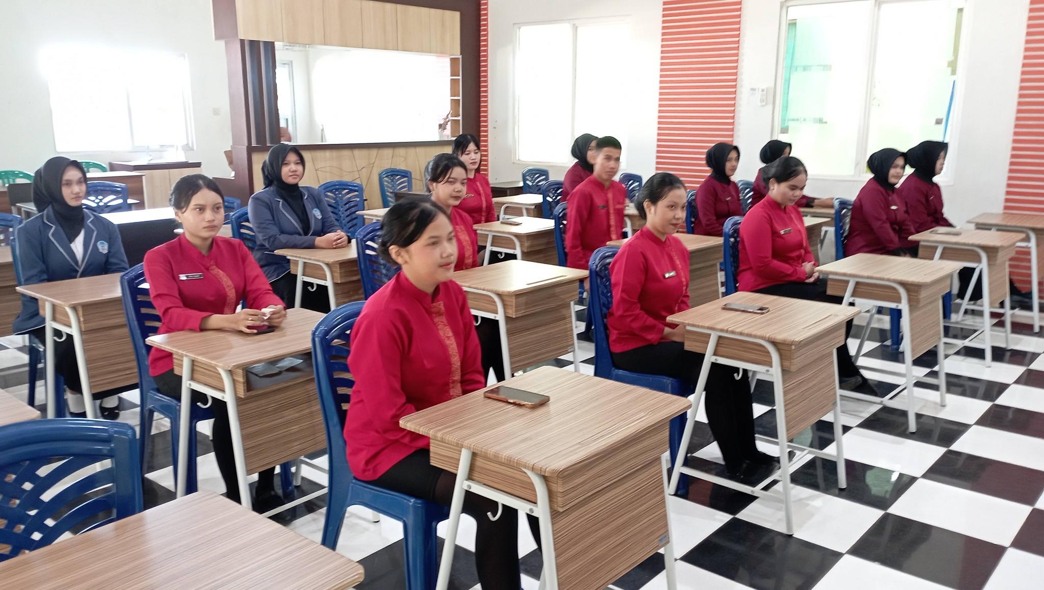 Siswa Menunggu Giliran