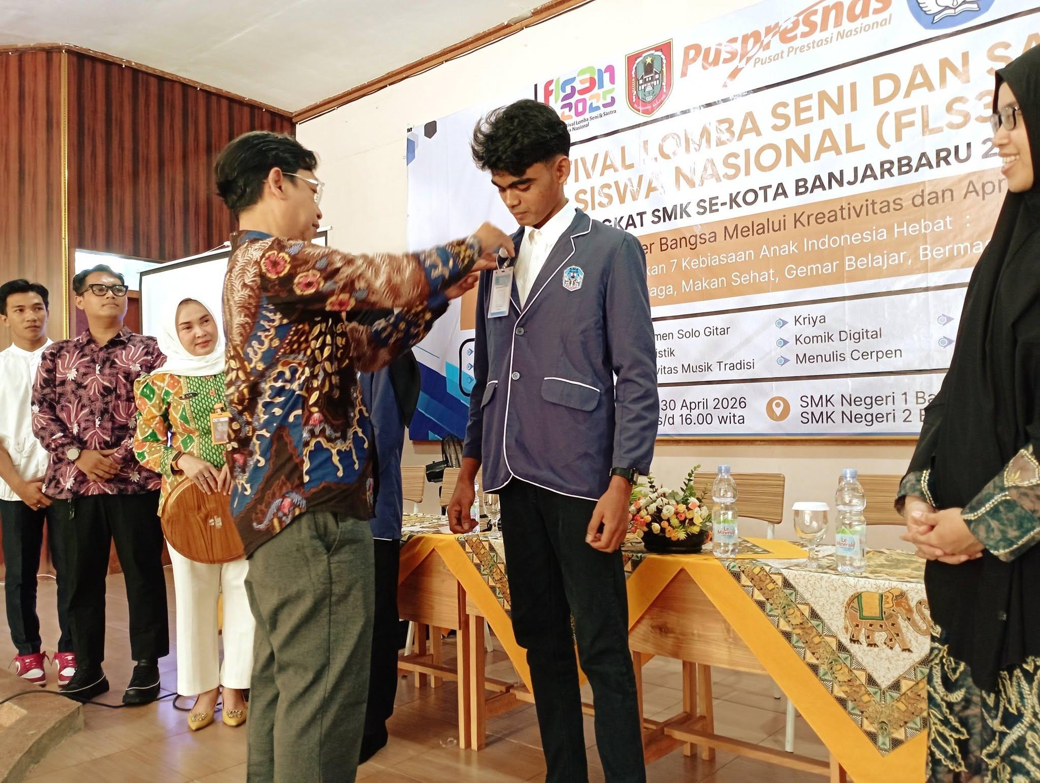 Prosesi Penyematan Atribut Siswa
