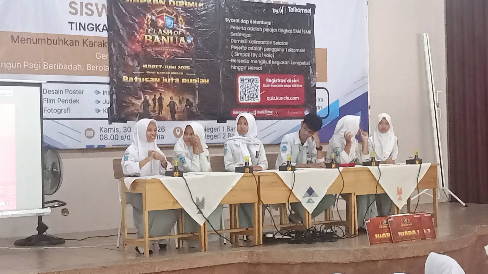 Peserta fokus menjawab