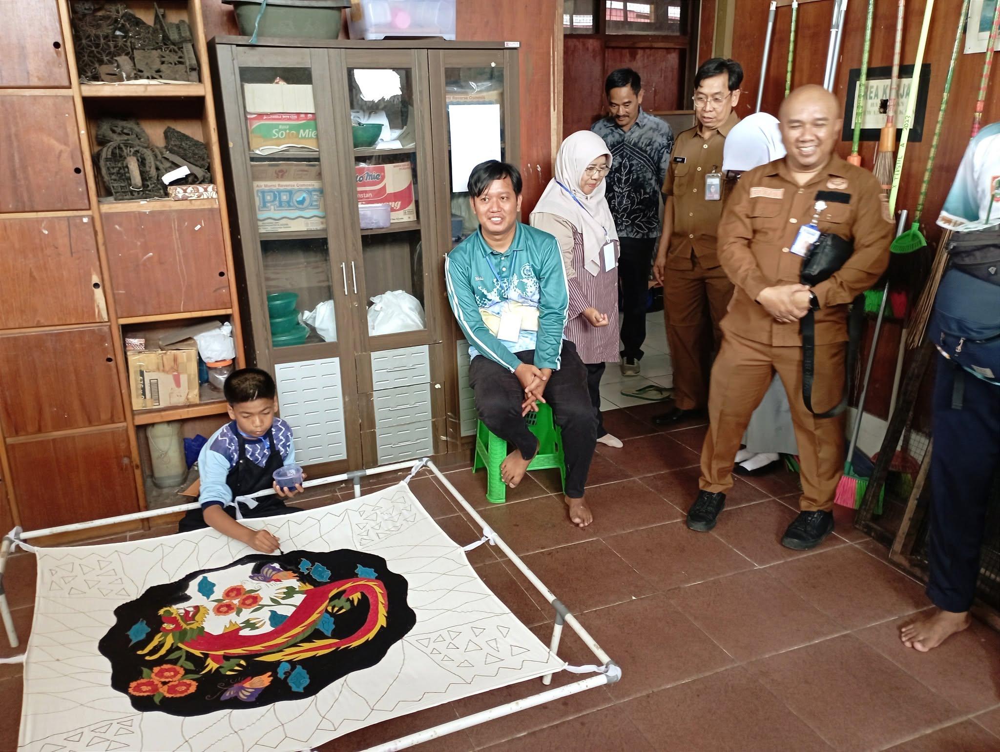 Lomba Membatik
