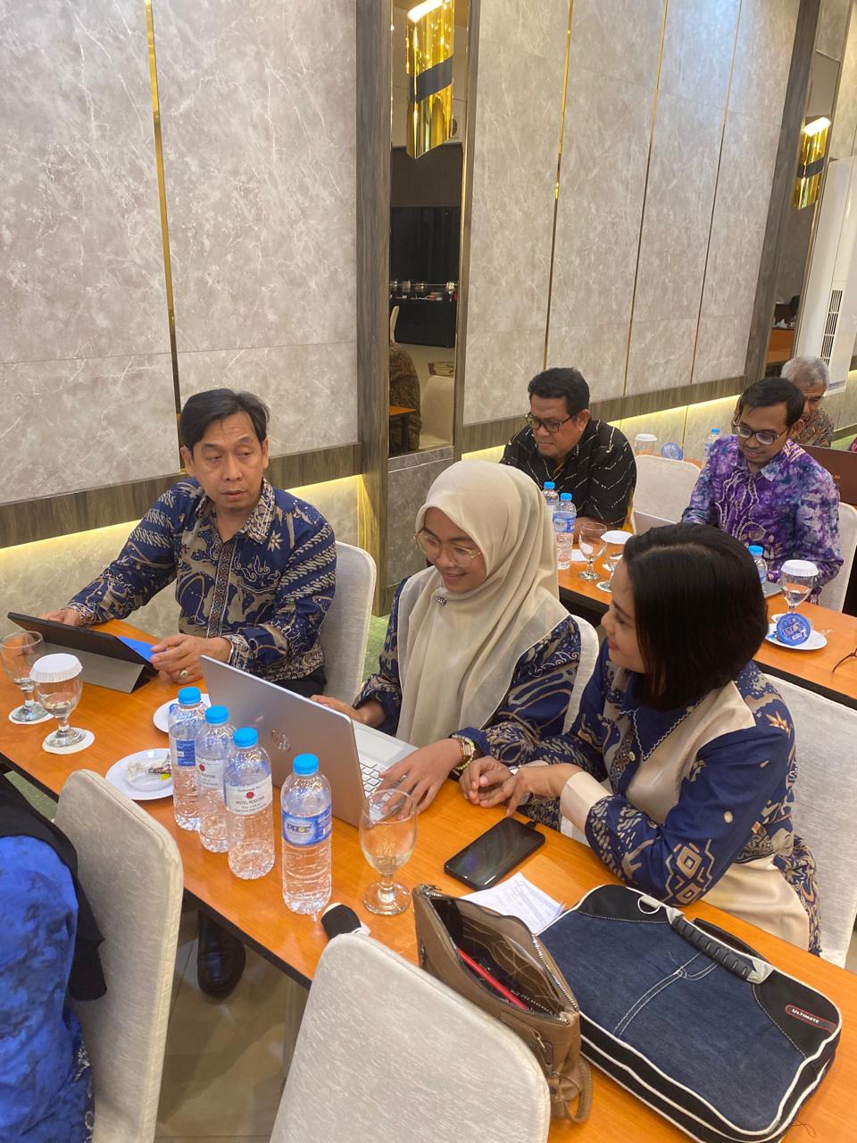 Diskusi kelompok perwakilan sekolah