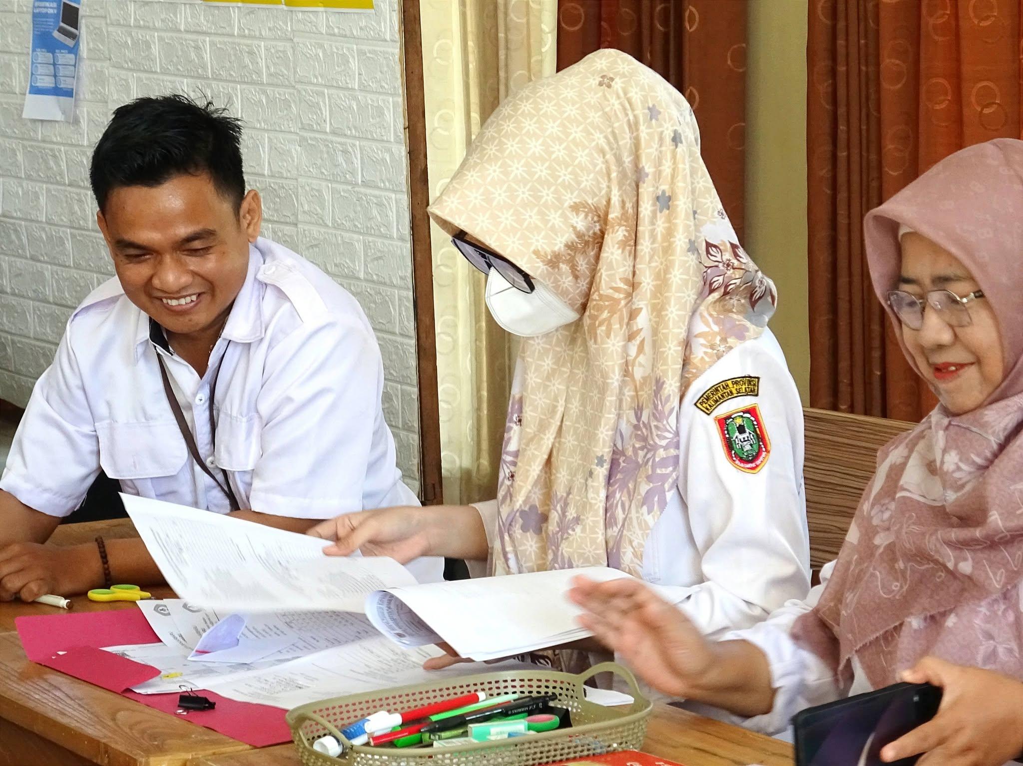 Verifikasi berkas meja panitia