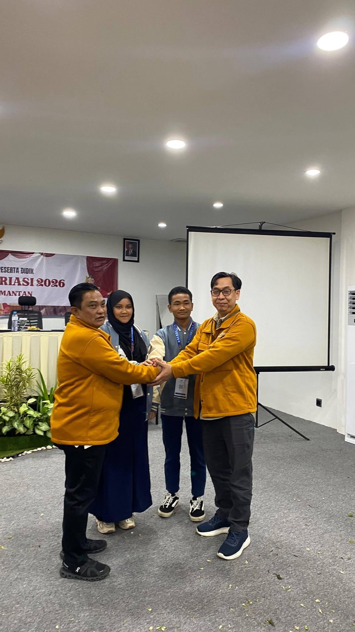 Penyerahan Simbolis Dokumen Siswa