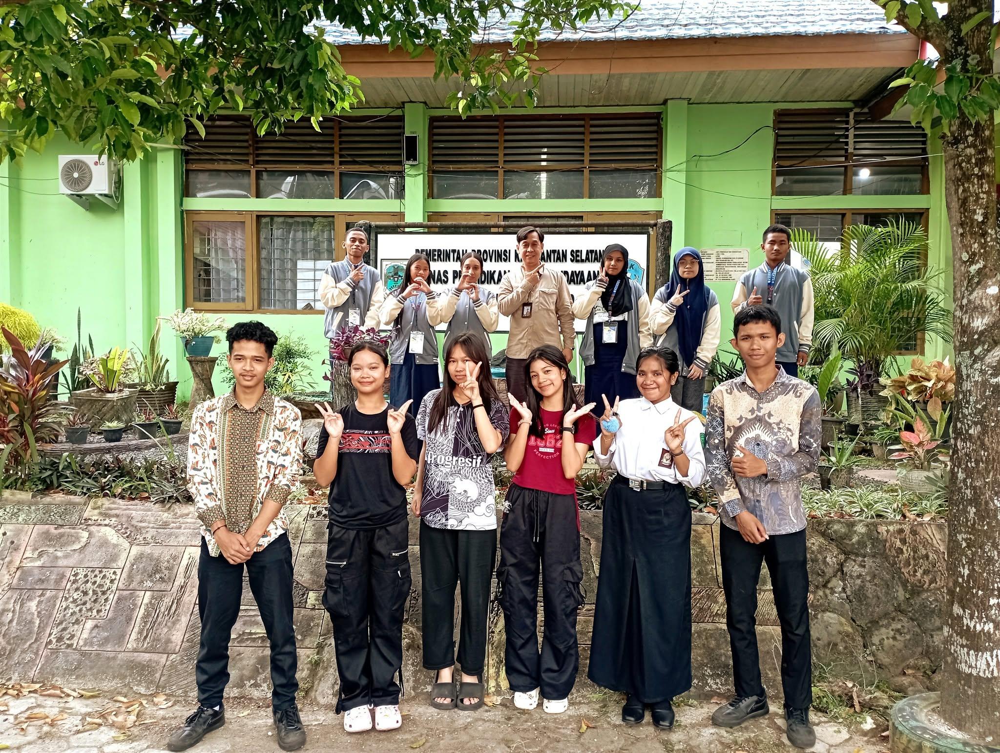 Foto Bersama Warga Sekolah