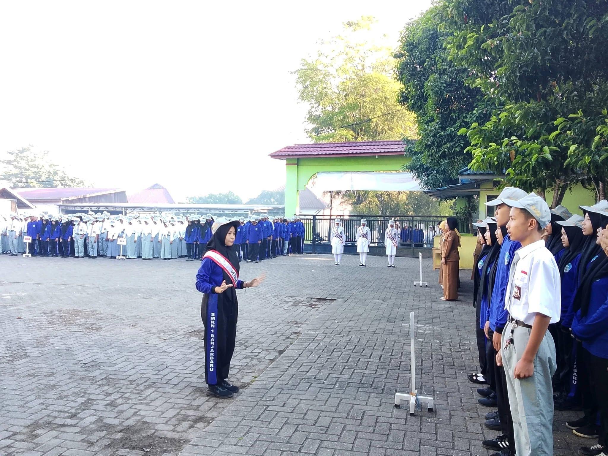 Pengibaran bendera dari kejauhan
