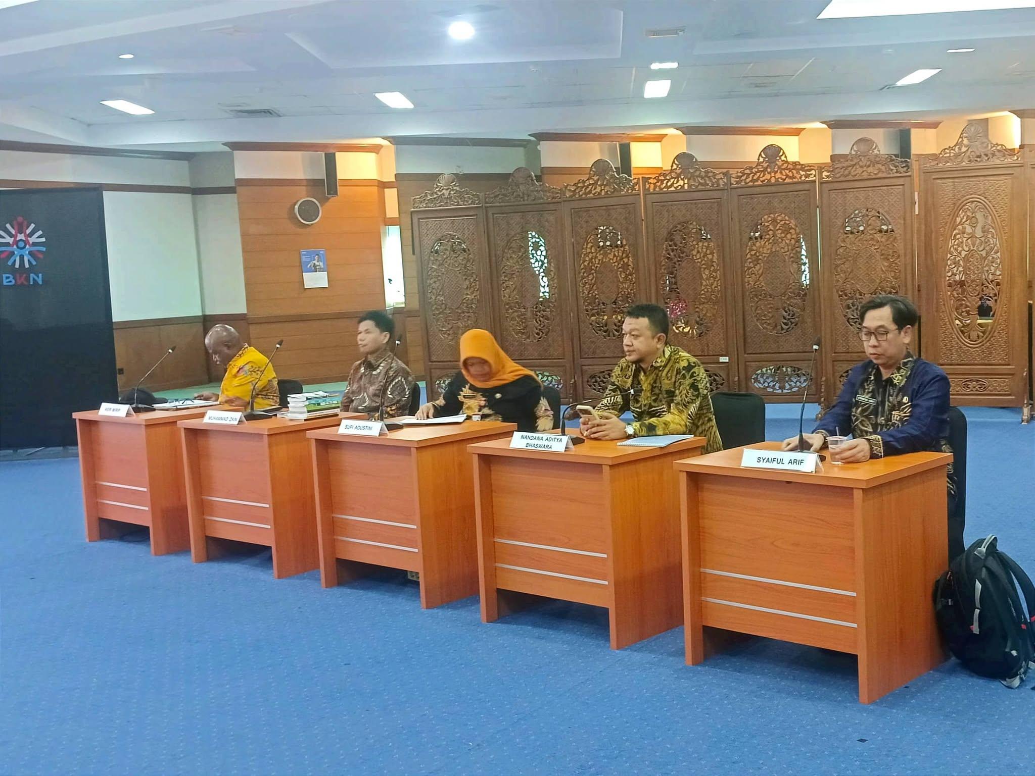 Bapak Syaiful Arif, M.Pd. memaparkan materi presentasi di BKN Pusat