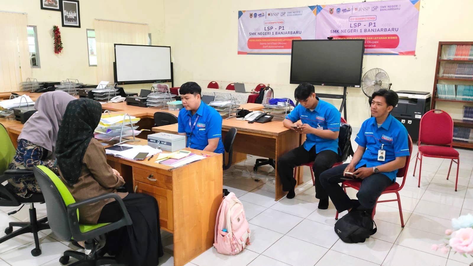 Pertemuan resmi di ruang praktik LSP P1 SMKN 1 Banjarbaru