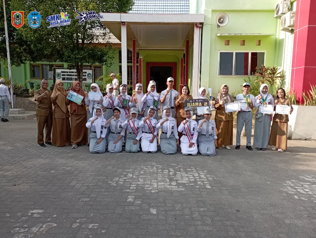 Foto Bersama Seluruh Pemenang Lomba Bersama Dewan Guru
