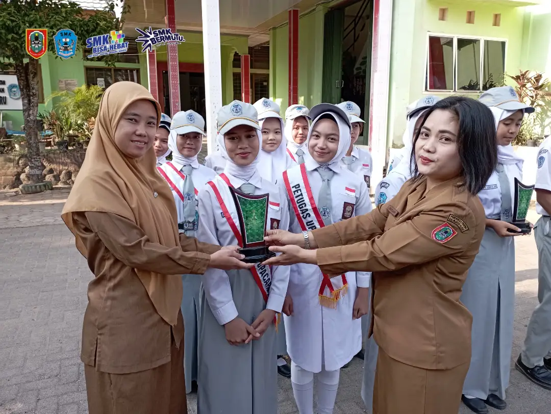 Penyerahan Simbolis Hadiah Lomba Kreatif