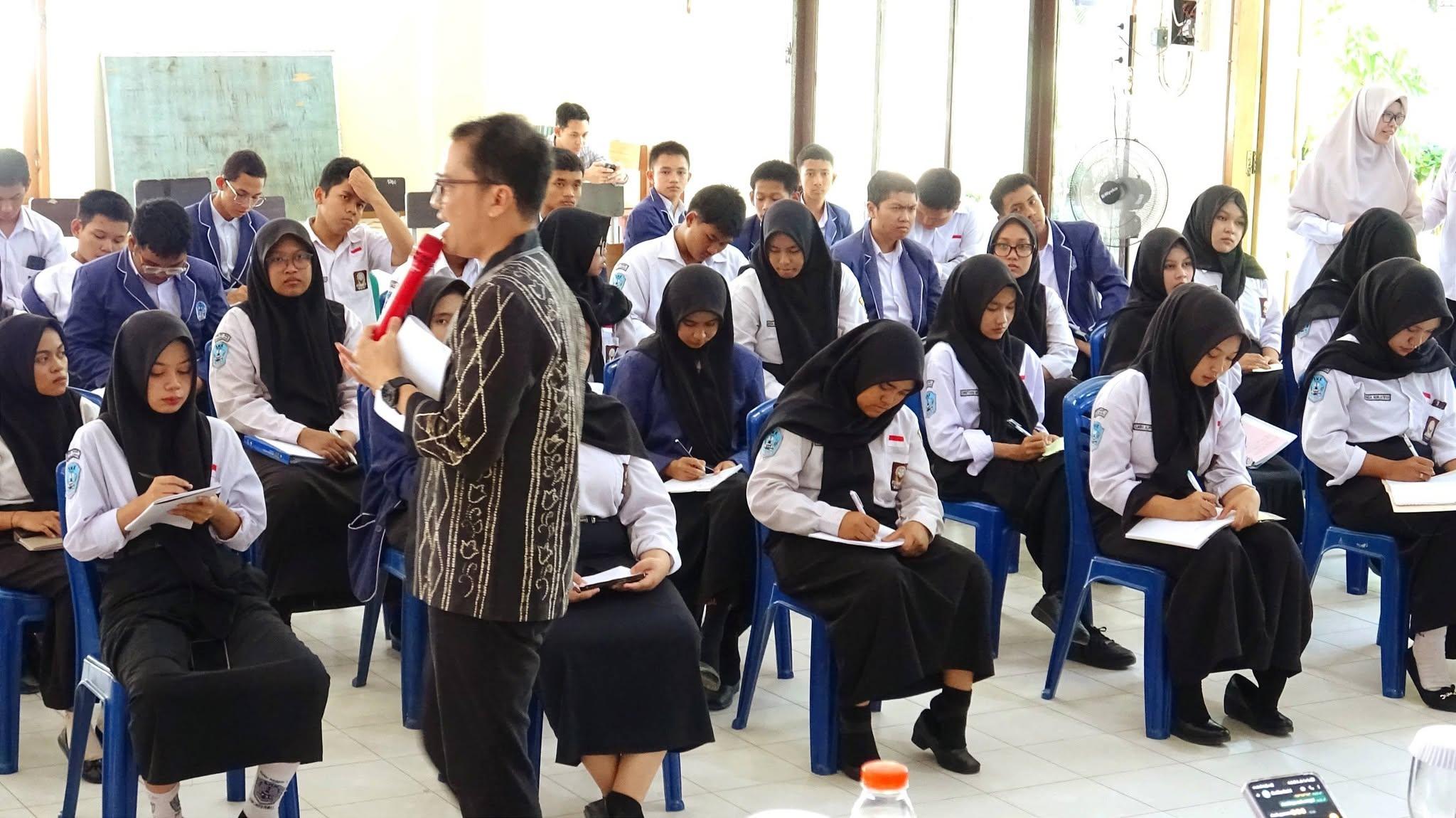 Suasana antusias siswa kelas X dan XI Kuliner di Aula Sekolah