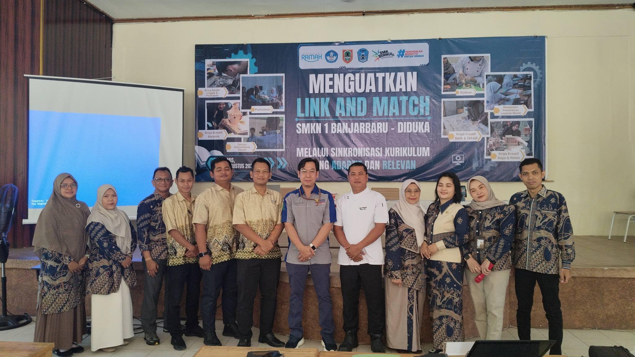 Foto Bersama Mitra Industri Kuliner dan Perhotelan