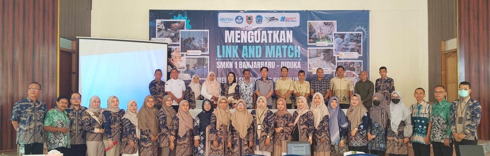 Foto Bersama Seluruh Guru Produktif dan Mitra DIDUKA