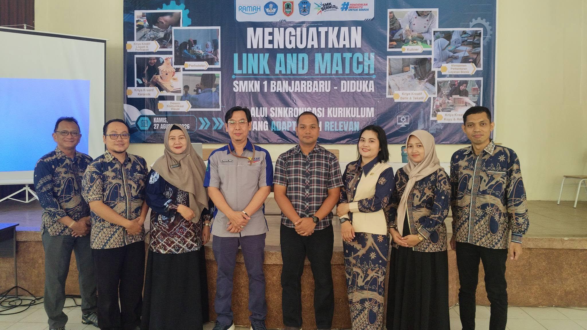 Foto Bersama Praktisi Industri MPLB dan DKV