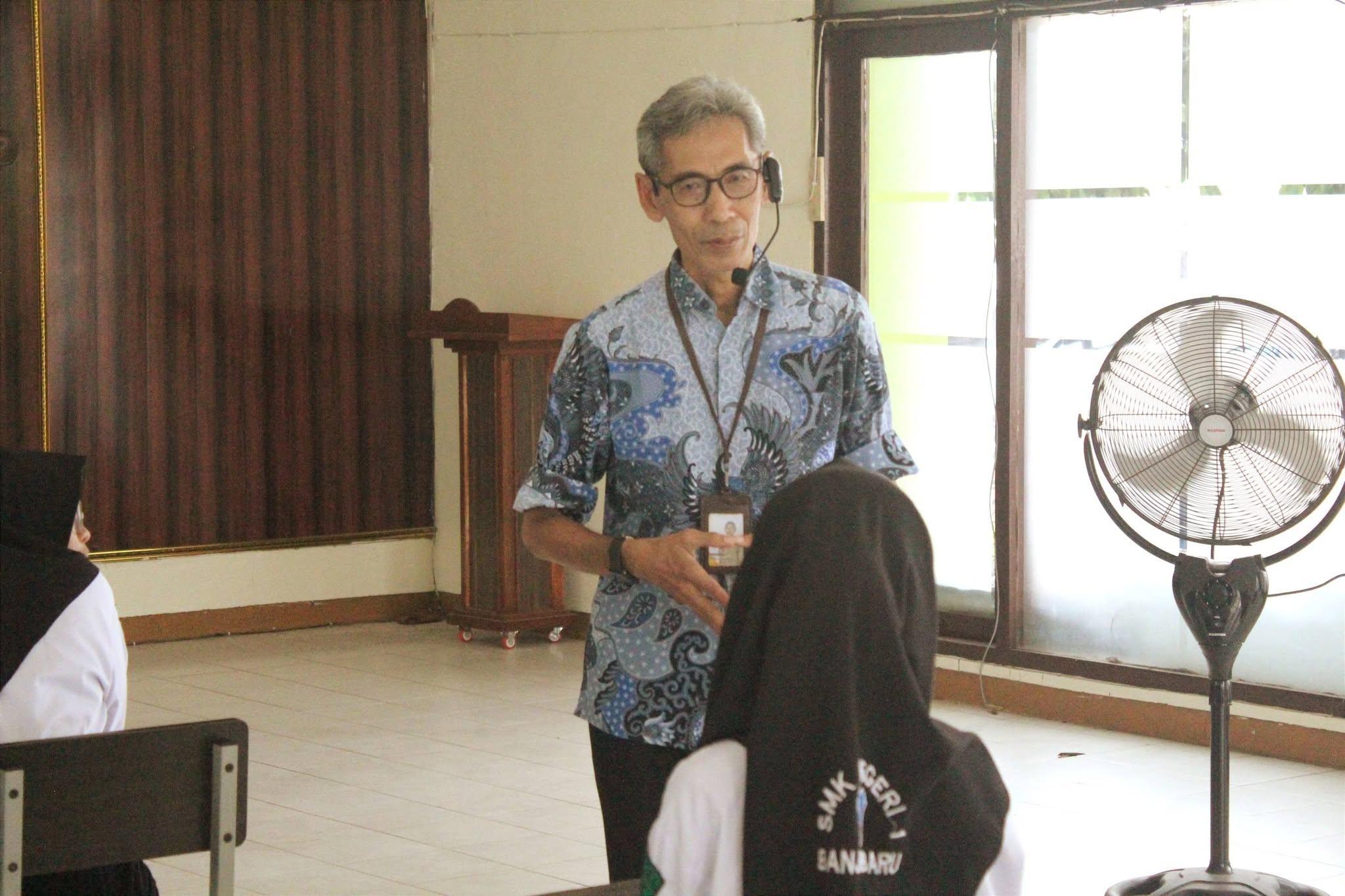 Penyampaian Materi oleh Pak Sjamsjul Rizal