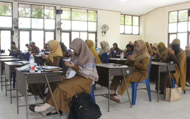 Suasana peserta mengikuti sesi bimbingan teknis