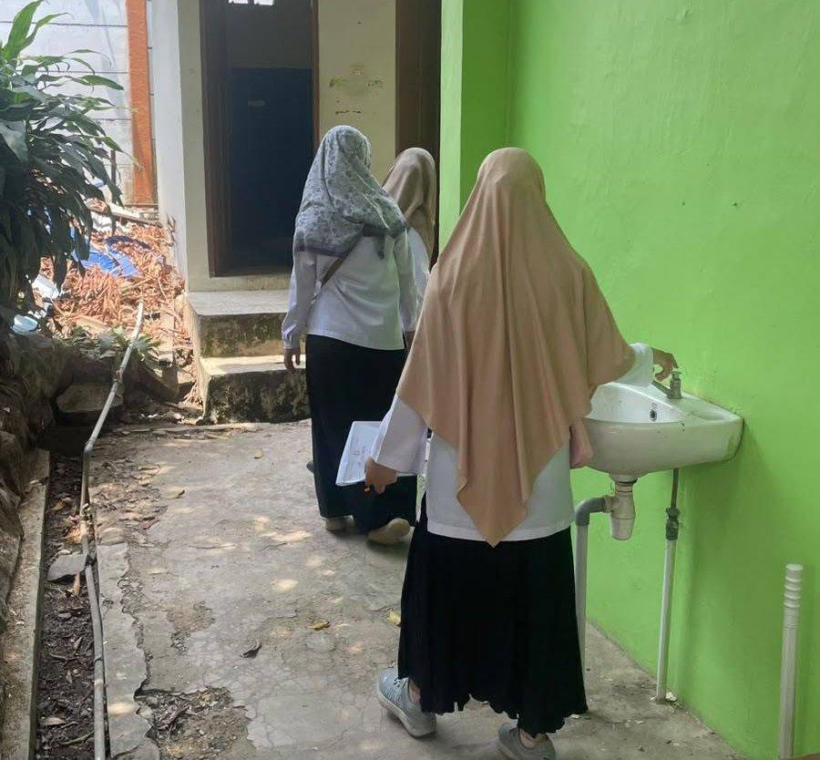 Peninjauan Fasilitas Cuci Tangan Pakai Sabun